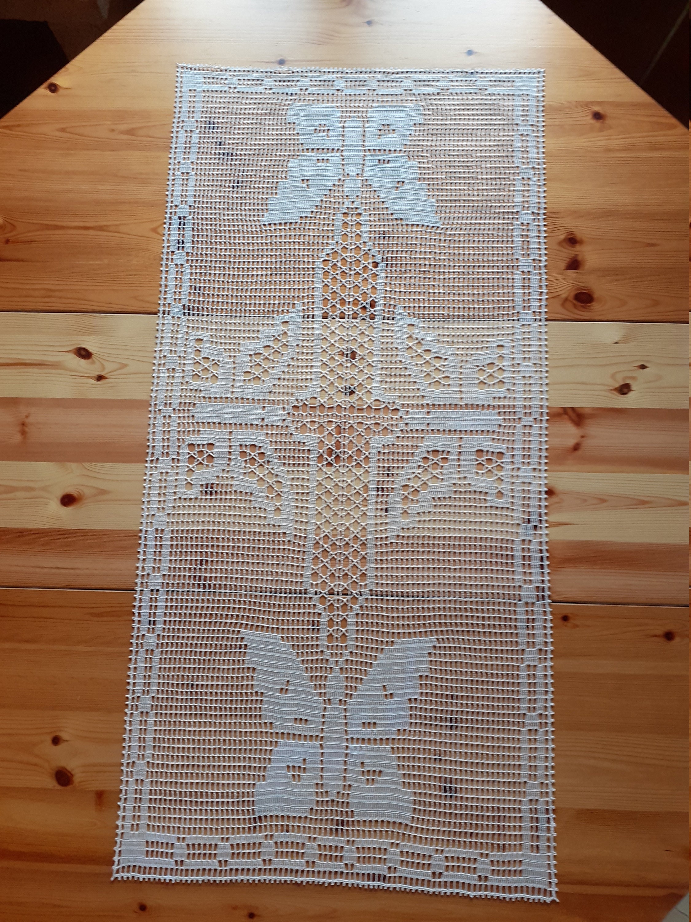 Chemin de Table Crocheté Main Couleur Écru avec Des Motifs Papillons