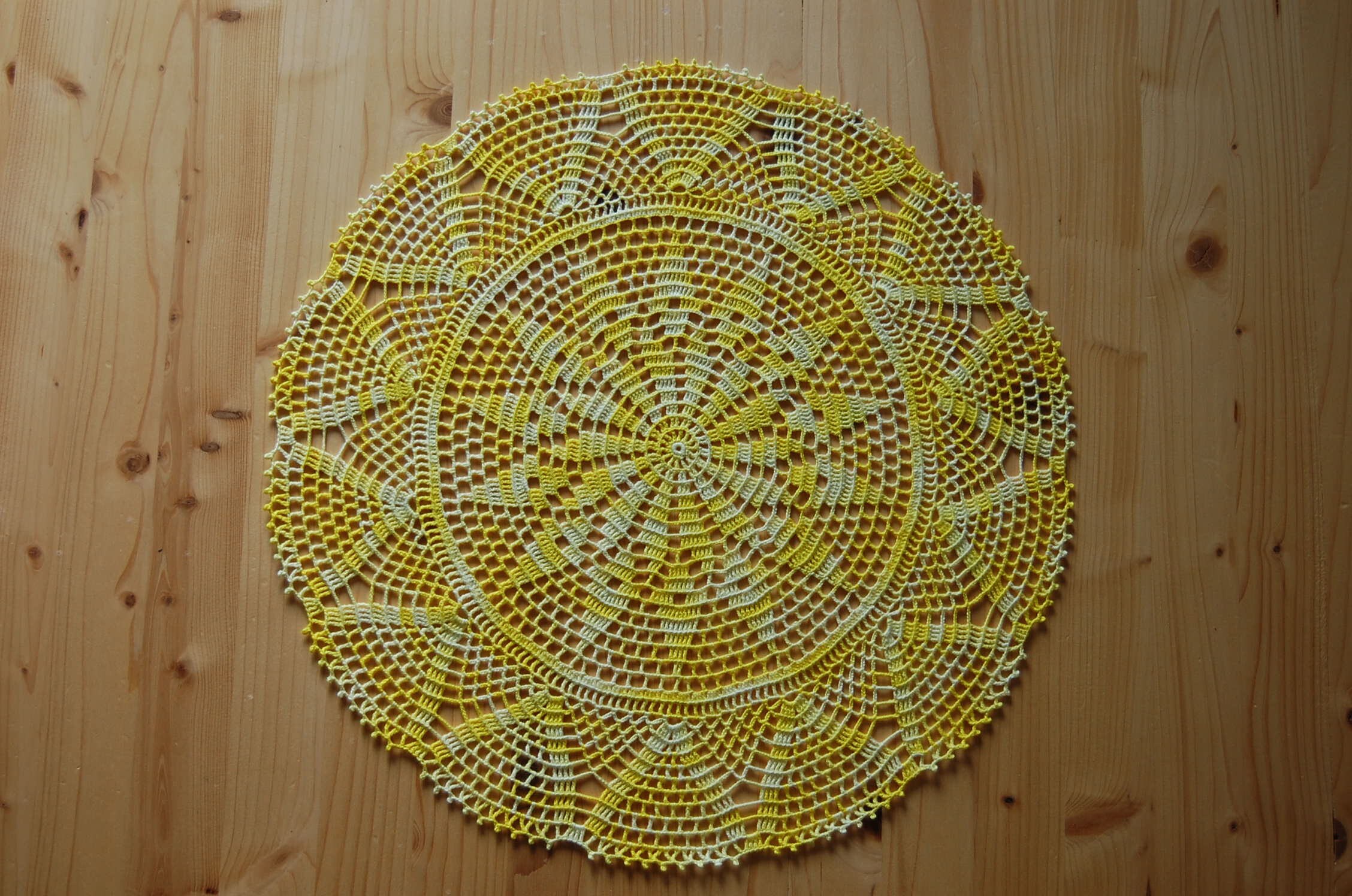 Napperon Crocheté Main de Couleur Jaune Chiné