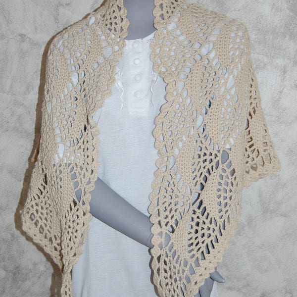 Châle crocheté main de couleur beige