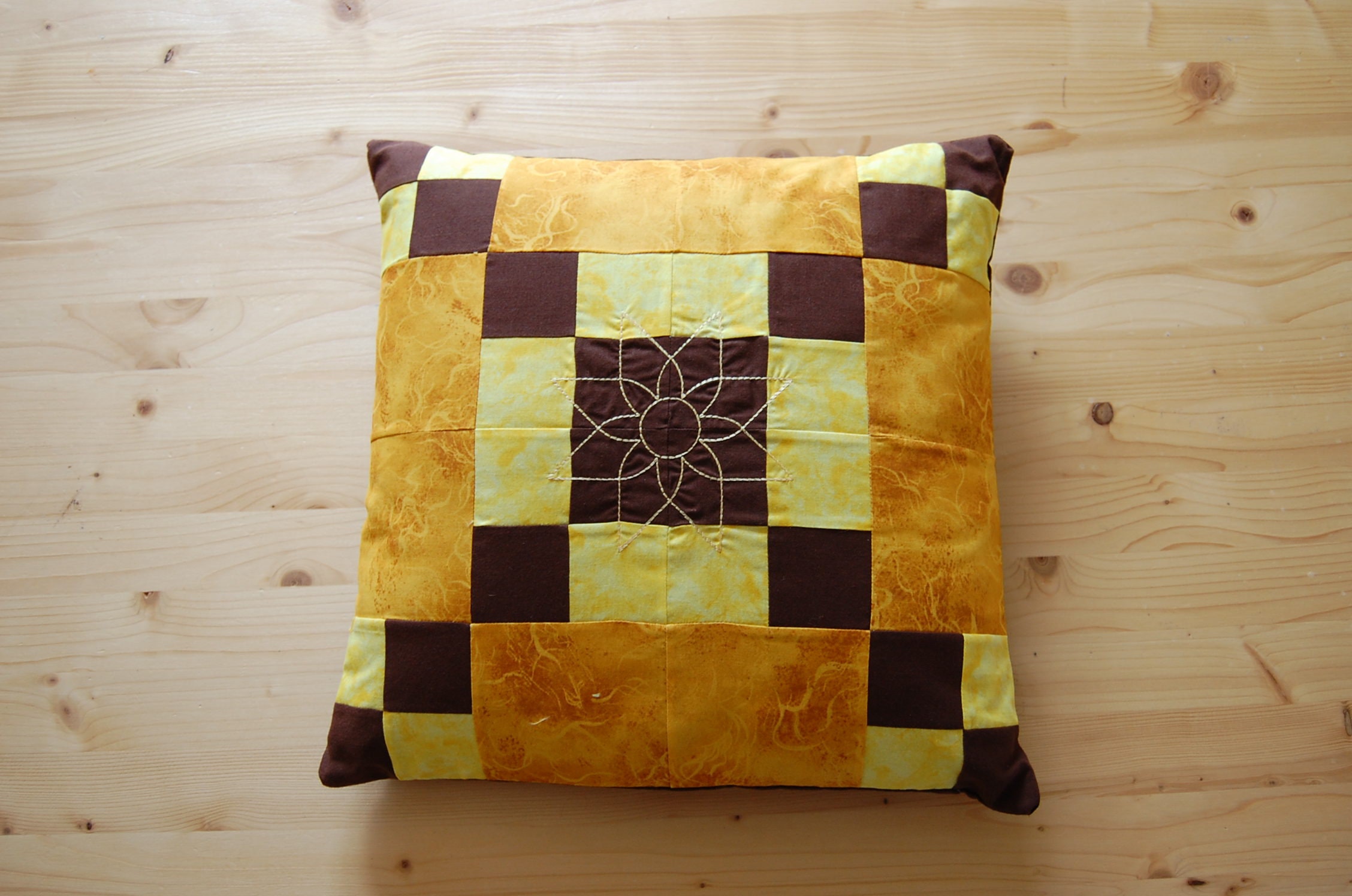 Housse de Coussin en Patchwork Couleur Marron, Jaune