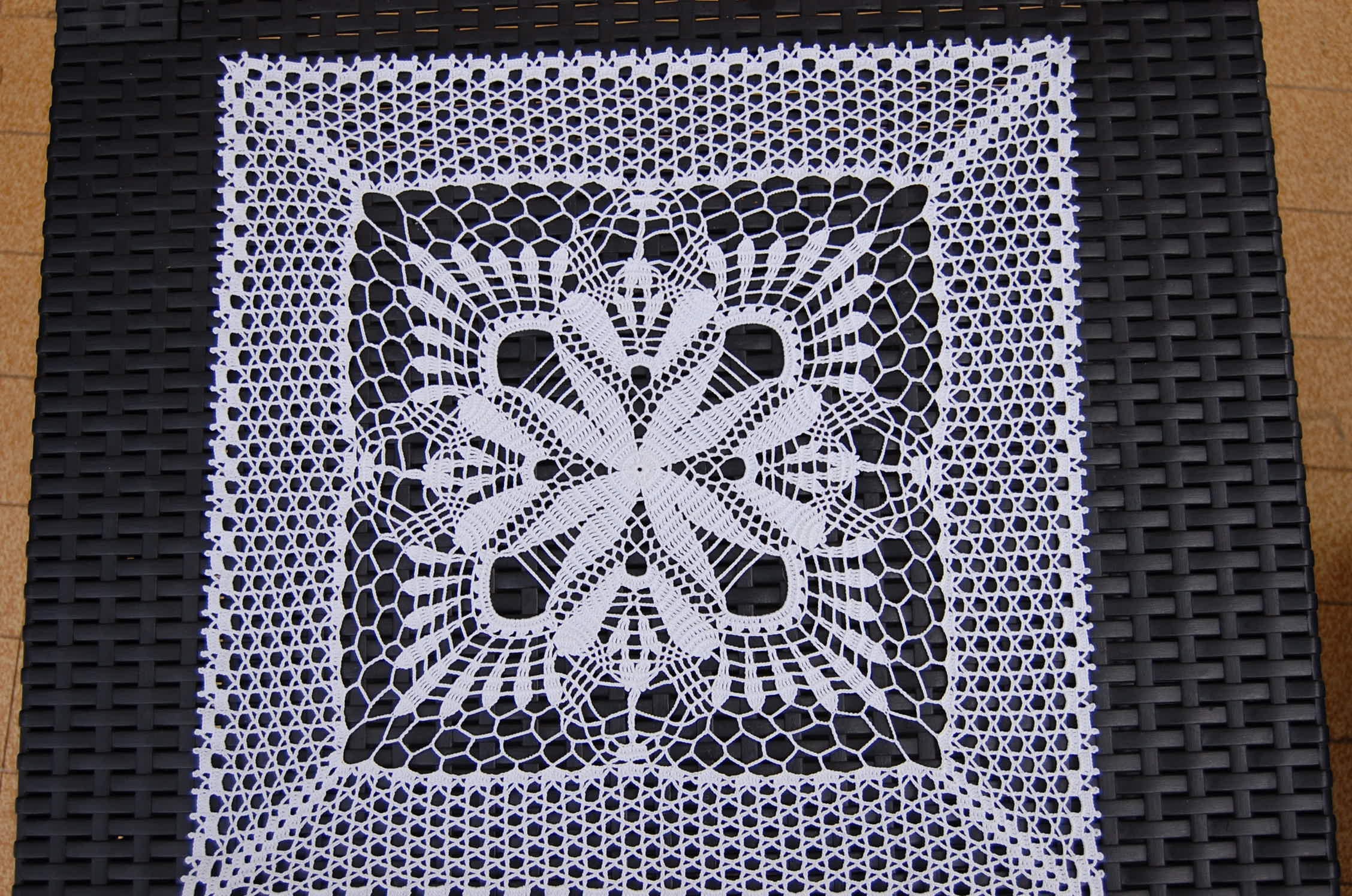 Napperon Carré Blanc Crocheté Main