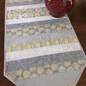 Gray and Yellow Table Runner, Quilted Table Runner, Kitchen and Dining Decor, Spring Decor, Gift for Her, Housewarming Gift, Christmas Gift