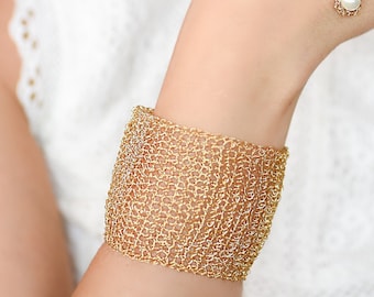 Breites Manschettenarmband, Frauen Gold Armband, großes Statement Armband, großes breites Band Manschette Armband, einzigartige handgefertigte Mesh Manschette, Boho Schmuck