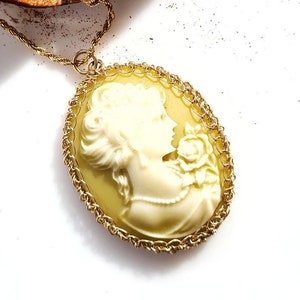 Gold Cameo Lady Pendant Necklace, Long Necklace, Vintage Cameo Necklace, Woman Cameo, Large Pendant, Cameo Jewelry, Shabby Chic Jewelry zdjęcie 1