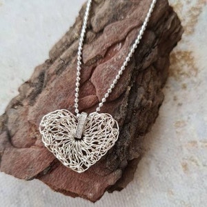 Handgemachte Silber Herz Anhänger Halskette, Zierliche Liebe Herz Anhänger, Mehrschichtige Halskette, Herz Geschenke für Sie, Brautjungfer Geschenk, Alltag Schmuck Bild 3