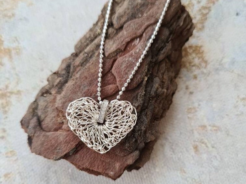 Handgemachte Silber Herz Anhänger Halskette, Zierliche Liebe Herz Anhänger, Mehrschichtige Halskette, Herz Geschenke für Sie, Brautjungfer Geschenk, Alltag Schmuck Bild 3