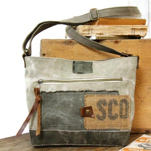 Besace femme en toile ancienne, sac femme toile militaire et toile d ejute, sac besace femme toiles vintages, sac bandoulière toile recyclée