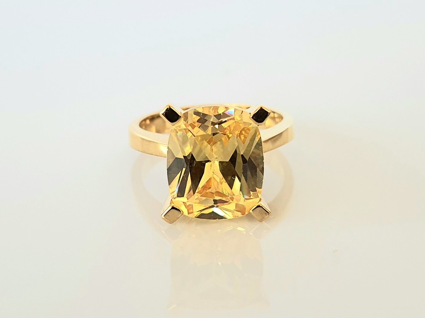 File:Yellow topaz ring 2.jpg - Wikimedia Commons