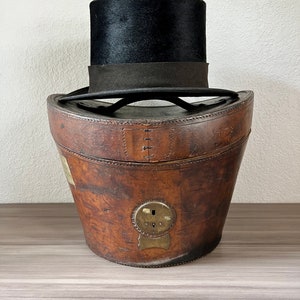 Vintage leather and brass hat box by Jcob van Heckeren tot Enghuizen