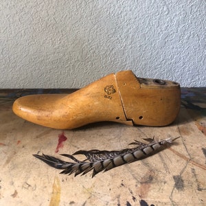 Vintage Wood Shoe Last, Vintage Industrial Display, Primitive Decor, Women Shoe Mold or Form, Men’s Shoe, Farmhouse Decor, Shoe Making Tools