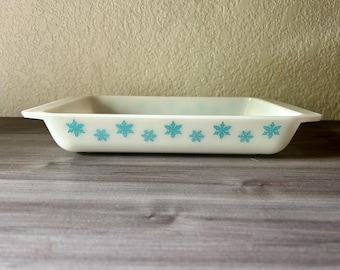 Vintage Pyrex Snowflake White Turquoise Space Saver Dish 548-B 1 1/4" Qt, Made in USA, Vintage Bakeware