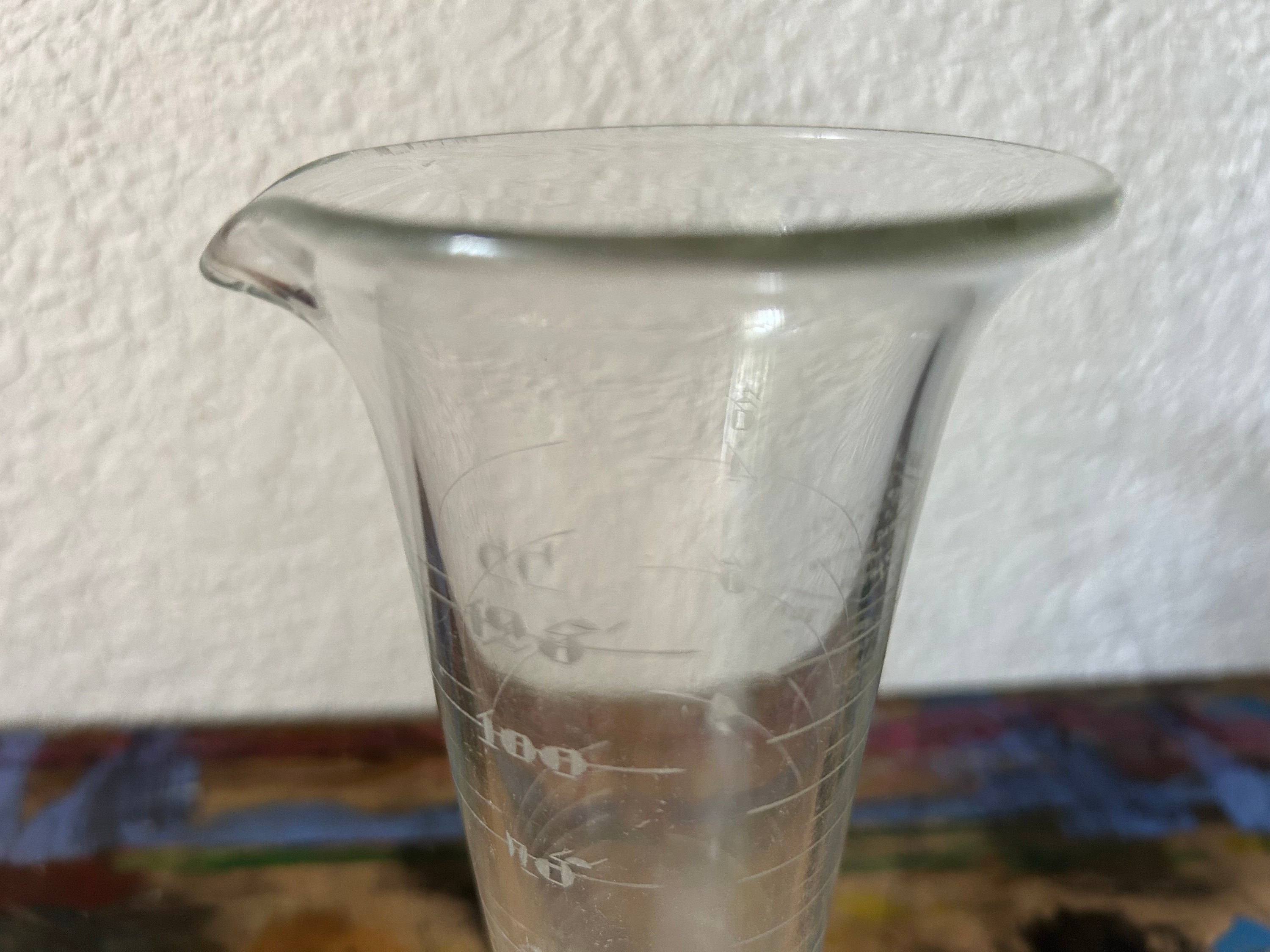Vintage WHITALL TATUM Etched Glass Apothecary Footed Cup Measuring Beaker 8  oz