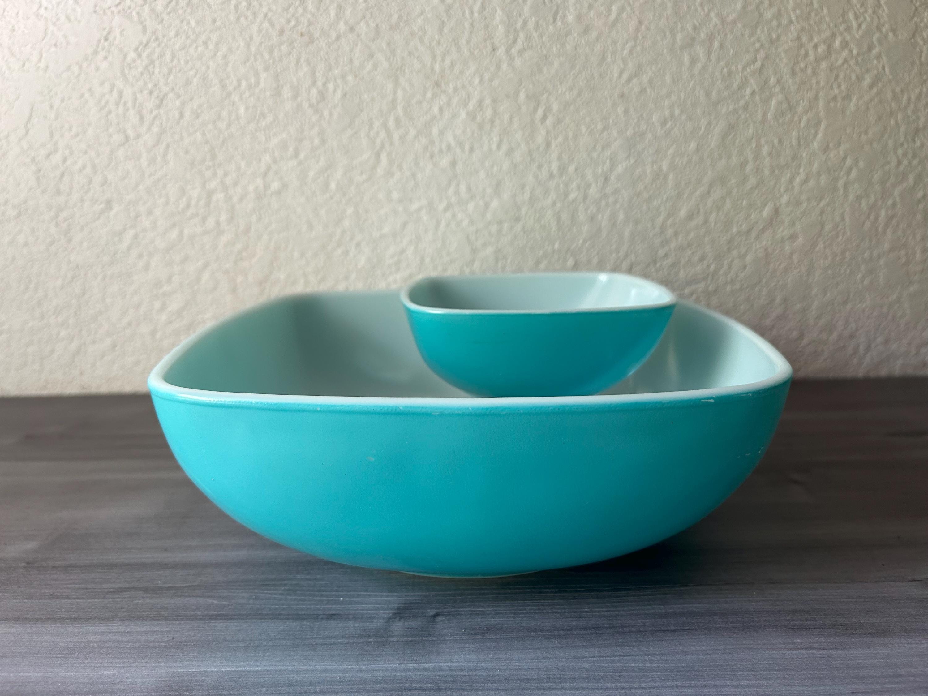 Vintage Turquoise Pyrex 025/410 Square Chip and Dip Set Bowl Vintage Turquoise Pyrex 025/410 Square Chip and Dip Set Bowl