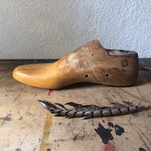 vintage Wood Shoe Last, Vintage Industrial Display, Primitive Decor, Women Shoe Mold or Form, Men’s Shoe, Farmhouse Decor, Shoe Making Tools