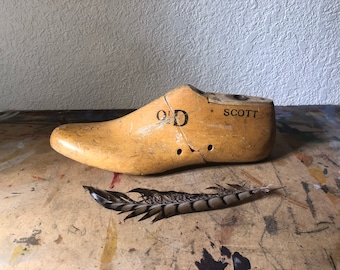 Wood Shoe Last, Vintage Industrial Display, Primitive Decor, Women Shoe Mold or Form, Men’s Shoe, Farmhouse Decor, Shoe Making Tools