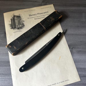 Antique straight razor, Antique 1912 J. Wiss & Sons Straight Razor number 85 with box