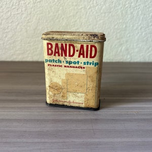 Vintage Distressed Band-Aid Plastic Strips Plain Pad Tin-Johnson & Johnson-Retro Band-Aids-Medical