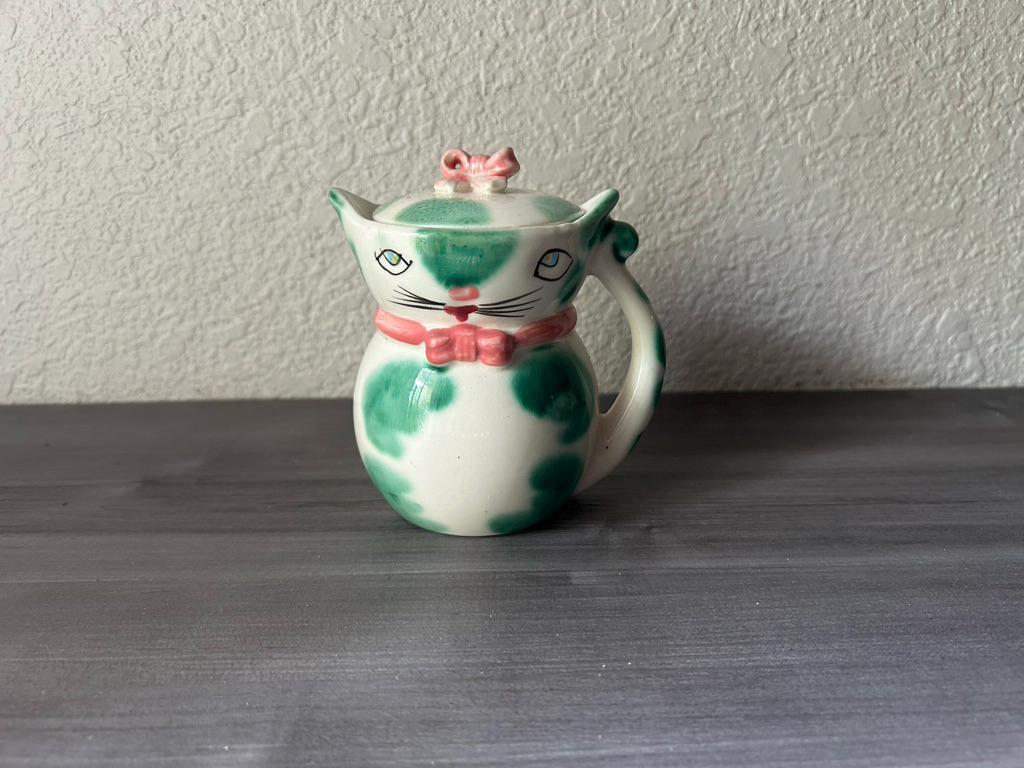 * antique cat ୨୧ * 小さな エメラルド色のリボンの 猫ちゃん Japan 1950s Cats - Etsy