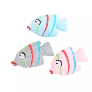 ITH Plüschkatze Spielzeug Fisch Spielzeug Stickmaschine