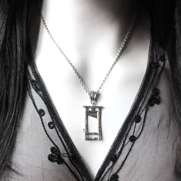 Collier guillotine en argent, pendentif en argent, horreur, bijoux alternatifs, collier fait main, bijoux d'Halloween, cadeau bijoux médiévaux, gothiques