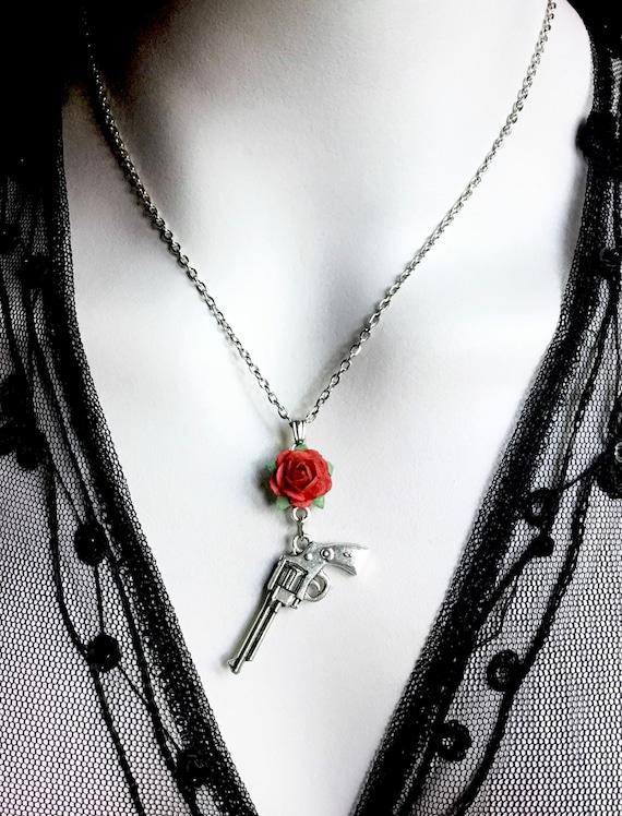 Rock and deals rose necklace