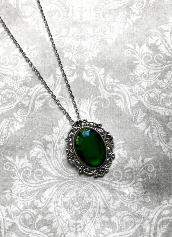 Buy the Silver Green Quartz Moon & Stone Necklace from British Jewellery  Designer Daniella Draper – Daniella Draper UK
