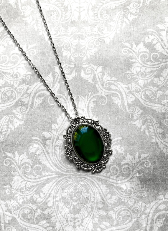 Vintage on sale green necklace