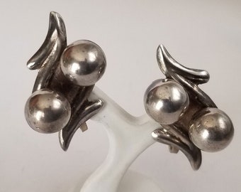 Vintage Taxco Screw Back Earrings, beaded sterling earrings, sterling leaf earrings, signed Taxco earrings, Mexican sterling earrings