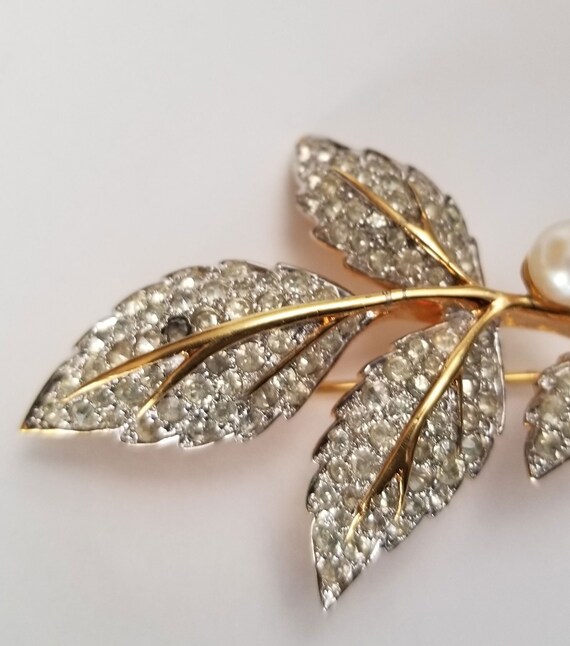 Jomaz long rhinestone brooch, gold rhinestone flo… - image 2