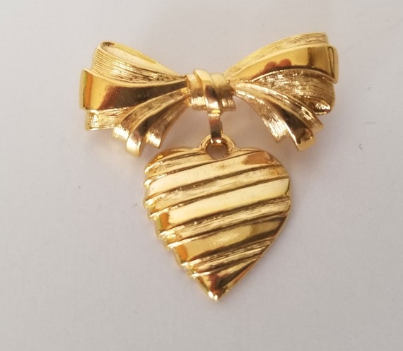 Avon Heart and Bow Pin, Vintage Avon Gold Tone He… - image 1