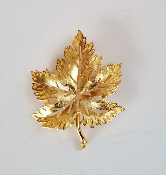 Vintage Trifari Gold Tone Leaf Brooch, Large Leaf 