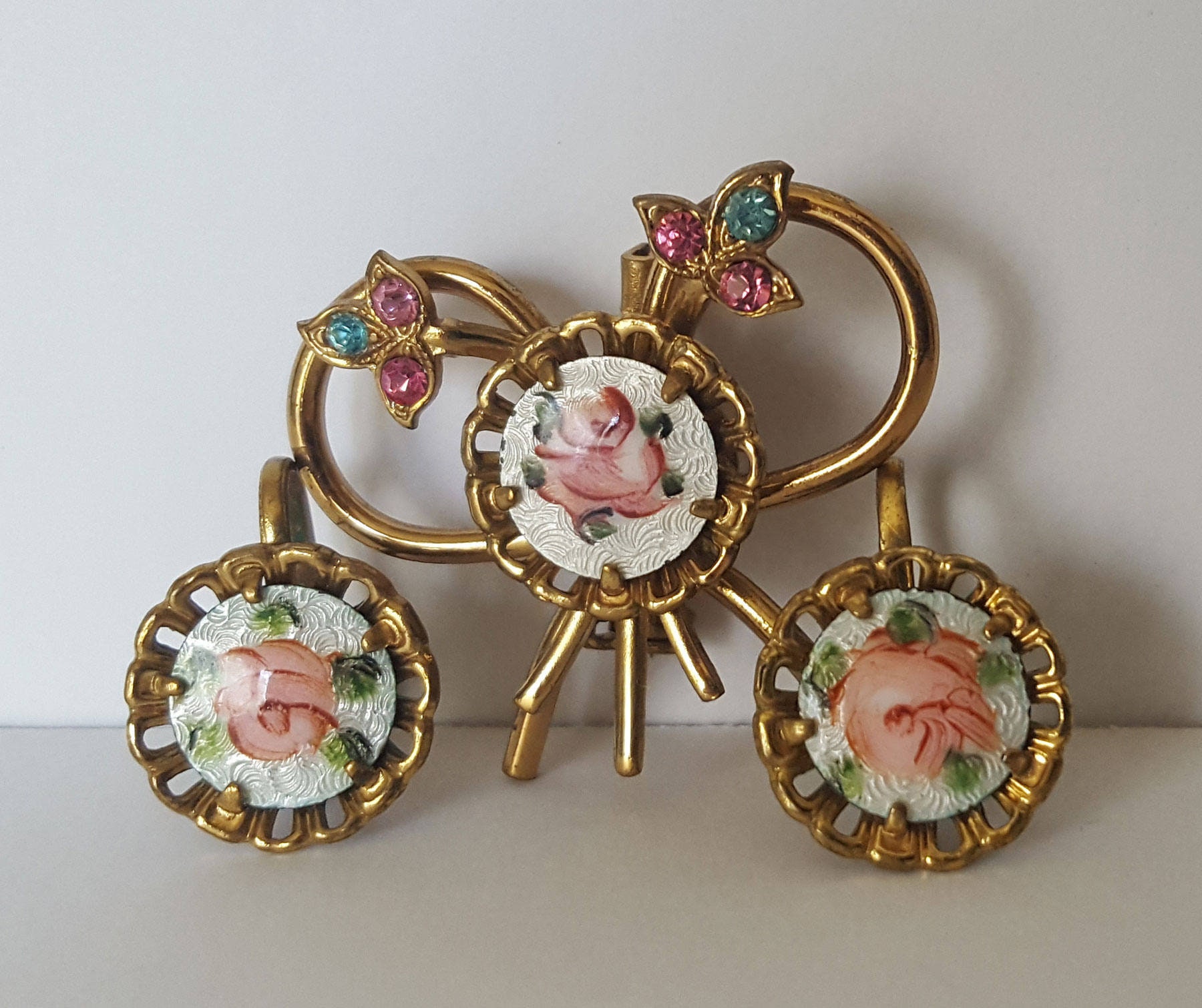USAヴィンテージ coro ピンク ポーセリン イヤリング ブローチセット Coro pink earrings - Etsy 日本