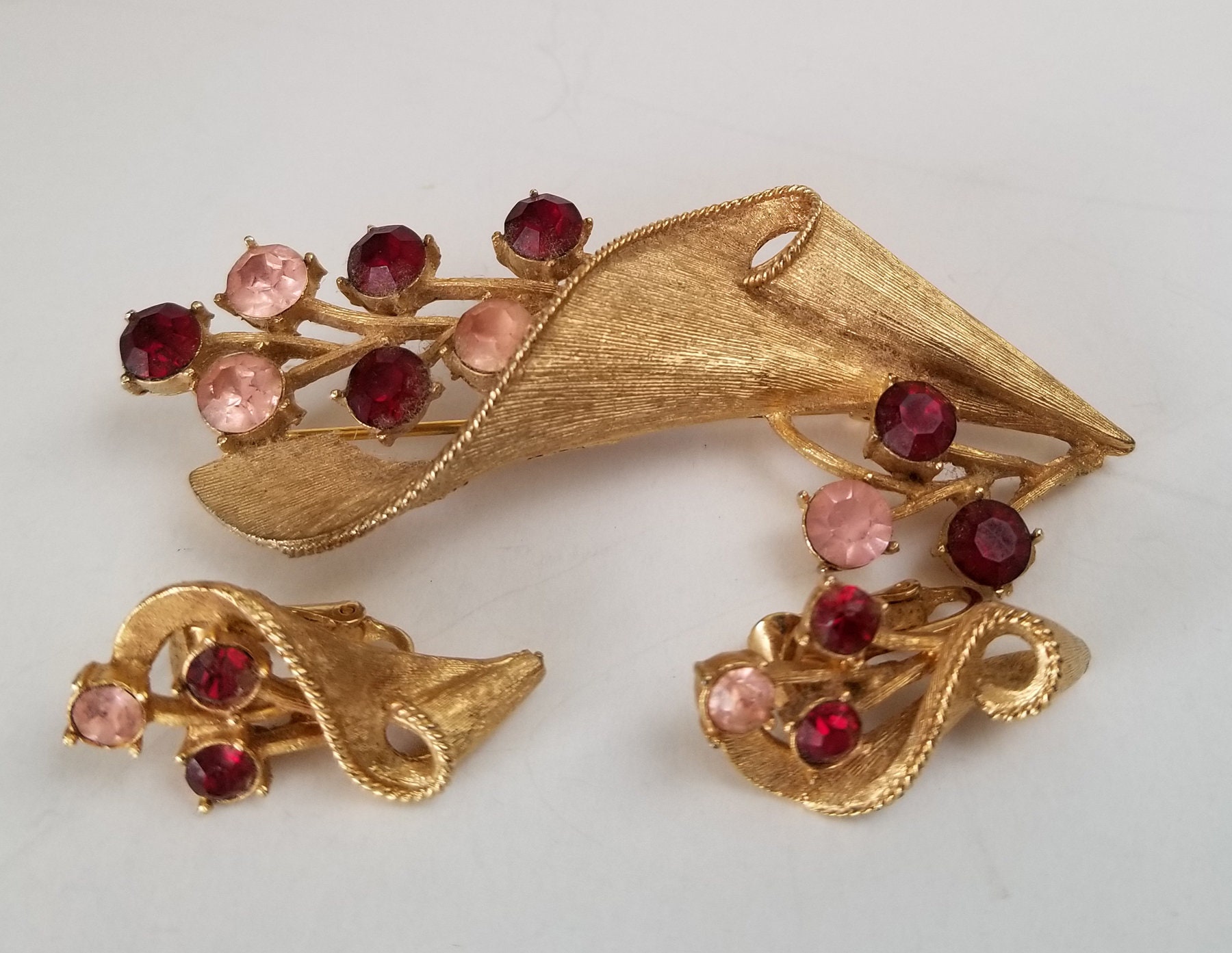Dele Martyr lotus Vintage Coro Jewelry Set Coro Gold Tone Brooch Earrings Set | Etsy