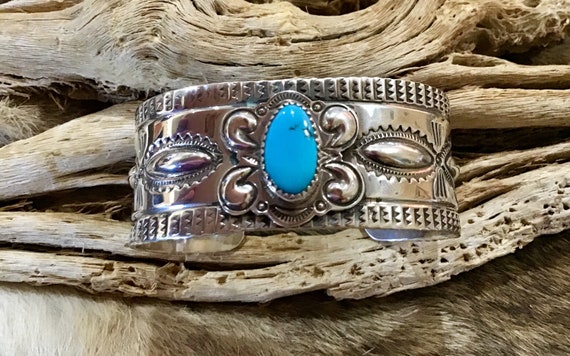 Heavy Intricate Detailed Native American Zuni Coral Sterling Silver Inlay Ring Heavy Intricate Detailed Native American Zuni Coral Sterling Silver Inlay Ring