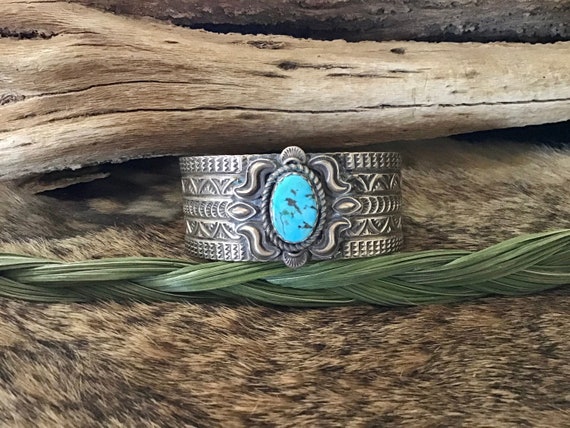 Thick Sturdy Vintage Native American Zuni Coral Sterling Silver Bracelet Cuff Thick Sturdy Vintage Native American Zuni Coral Sterling Silver Bracelet Cuff