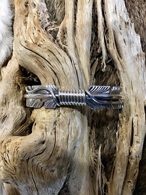 Heavy Detailed Vintage Native American Navajo Sterling Silver Feather Bracelet Heavy Detailed Vintage Native American Navajo Sterling Silver Feather Bracelet