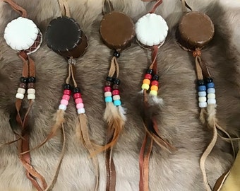 Flèche Amérindienne Authentique - Pointe Métal, Plumes Naturelles Et Ligature Tendon - Pièce De Collection #E7