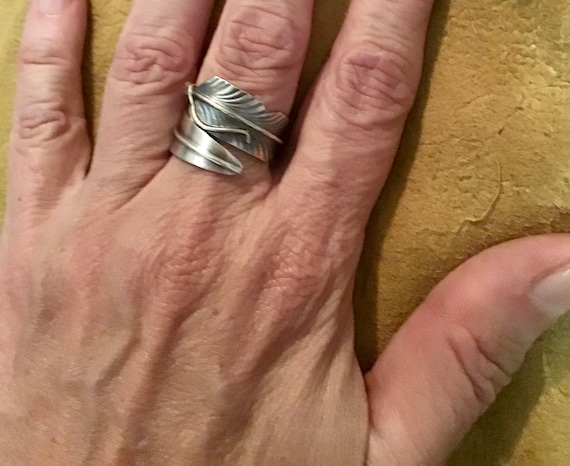 Signed Vintage Native American Navajo Sterling Silver Feather Ring Signed Vintage Native American Navajo Sterling Silver Feather Ring