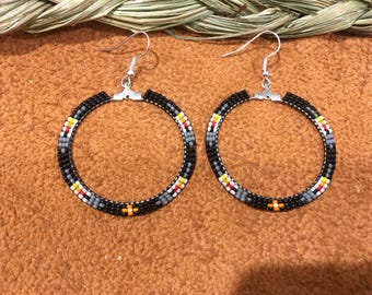 Boucles D'oreilles Artisanales Amérindiennes Zuni/Navajo - Turquoise Et Bois, Crochets