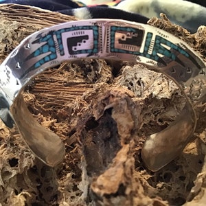SIGNED HEAVY Vintage Native America Indian Jewelry Navajo Zuni Sterling Silver Red Coral Turquoise “StoryTeller” Bracelet Cuff Southwestern
