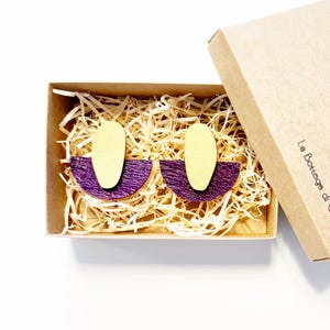 Orecchini Minimal #7 in legno e carta artigianale viola dipinti a mano