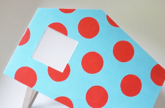 Cuccia Di Design A Parete Per Gatti Colore Carta Da Zucchero Con Pois Rossi