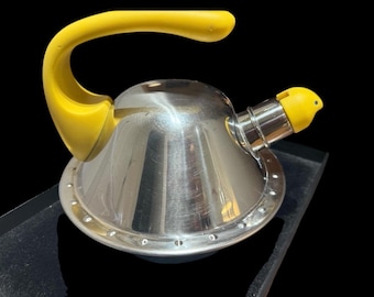 Vintage Italian Design Kettle 1980s – Stainless Steel – Postmodern Memphis Style – Yellow Handle