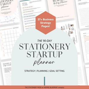 Peut inclure: Un planificateur de démarrage de papeterie avec le texte "The 90-Day Stationery Startup Planner". Le planificateur comprend des pages pour la stratégie, la planification et la définition d'objectifs. L'image comprend également le texte "37+ Business Strategy Pages!"