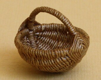 Dollhouse miniature, Wicker egg basket, small, scale 1 : 12, WC/13 05