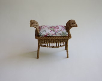 Dollhouse miniature, Wicker "Ottoman", scale 1 : 12, WC/18 10