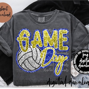 Könnte beinhalten: Graues T-Shirt mit dem Schriftzug "GAME DAY" in goldfarbenem Glitzer und blauem Umriss. Eine Volleyball-Grafik befindet sich unter dem Text. Das Shirt trägt auch die Aufschriften "Sofort-Download" und "digitale Downloads".