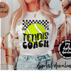 CRÉATEUR ORIGINAL* Entraîneur de tennis téléchargement numérique PNG (en détresse) | Sport | Entraîneur de tennis | Chemises d'entraîneur | Tennis png | Tennis au lycée