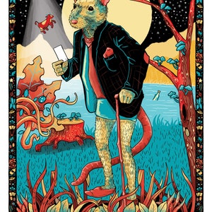 以下が含まれることがあります： タロットカードのイラストで、格子縞のジャケットを着て手紙を持っているネズミが描かれています。ネズミは長い尻尾を持ち、木と切り株のある草むらの中に立っています。カードのタイトルは「ペスト」で、下部に「熟考」という言葉が書かれています。カードは濃い青、緑、赤の色合いです。