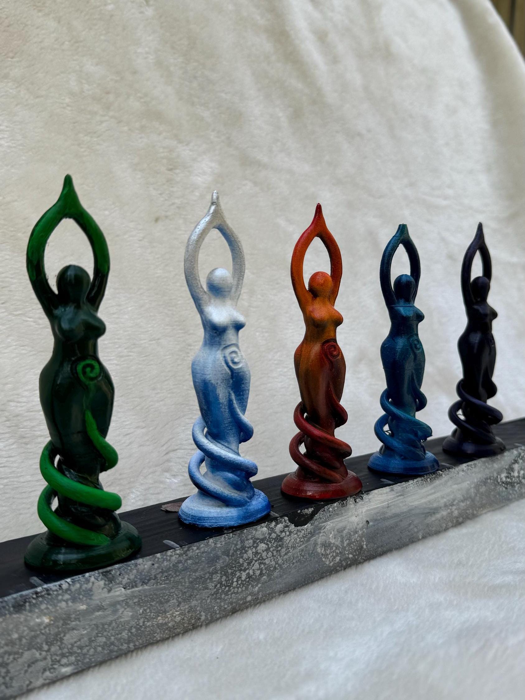 Spiraalgodin, natuurkrachten, Gaia-standbeeld, Moeder Aarde,  heidense/Wicca-godin, yoga- en meditatiedecor, gemaakt door MyRitualMagic -  Etsy België, image size:1687x2249